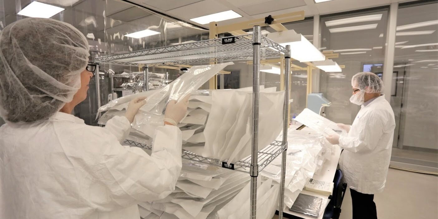 MM LZ 11-28-2017 (168) Clean room in manufacturing facility